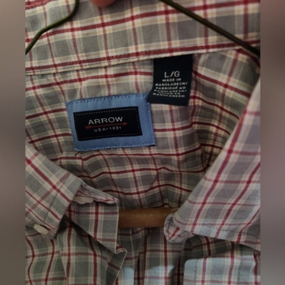 ARROW colorful shortsleeve button-up plaid Large EUC - Picture 2 of 2